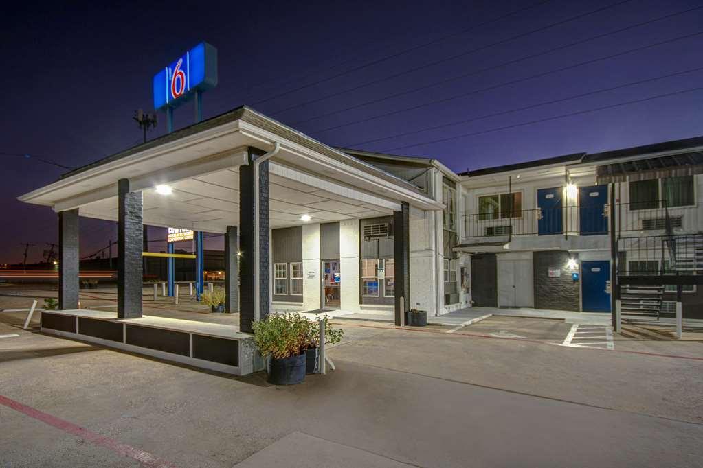 Motel 6 Fort Worth - Northside Bagian luar foto